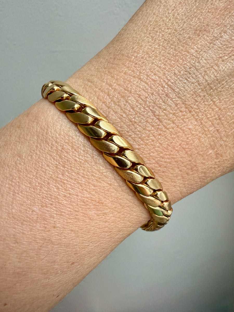 Impeccable! Vintage European 14k gold Tight Curb Bracelet with Alternating Link Texture - 7.7 inch length