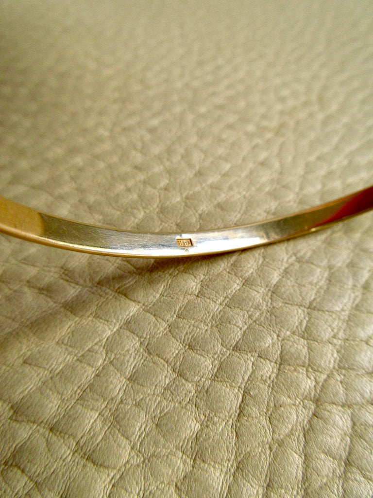 Vintage 18k Gold Circular Solid Bangle Bracelet – 8.6 Inch Interior Circumference