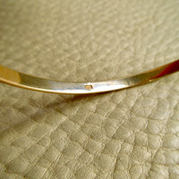 Vintage 18k Gold Circular Solid Bangle Bracelet – 8.6 Inch Interior Circumference