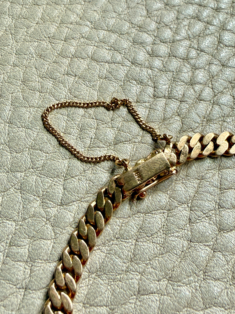 Midcentury era 18k Gold Pressed Curb Bracelet with Safety Chain – 7.5 inch length