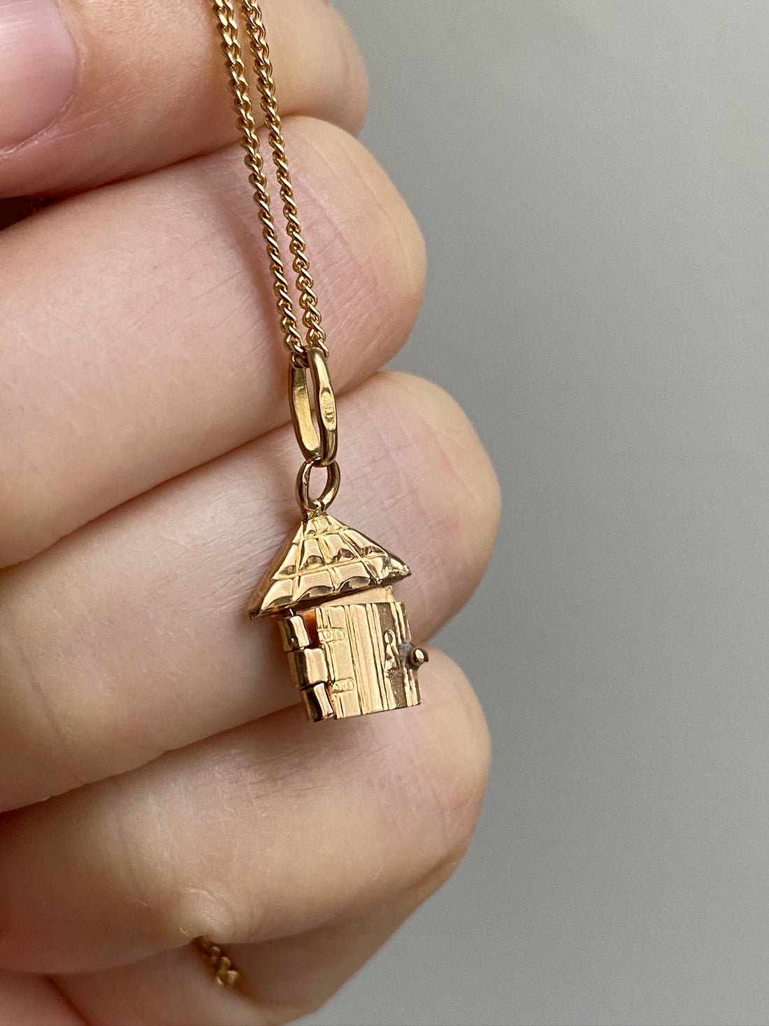 18k Gold Vintage Italian Charm or Pendant - Articulated house