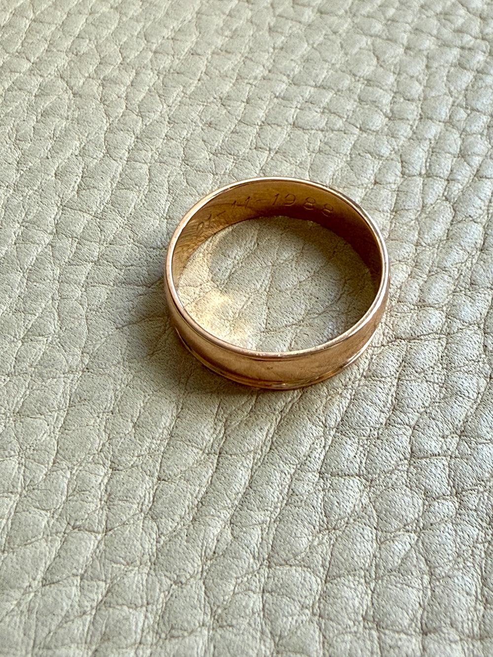 1988 Vintage Swedish 18k Gold Band Ring with Symbols – Size 11