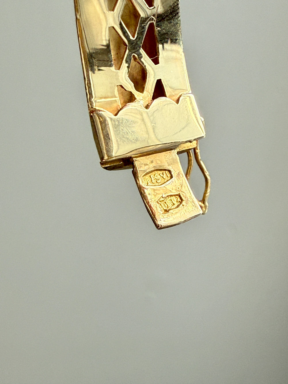 18k Gold Italian Midcentury Hinged bangle - 6.9 inch interior circumference