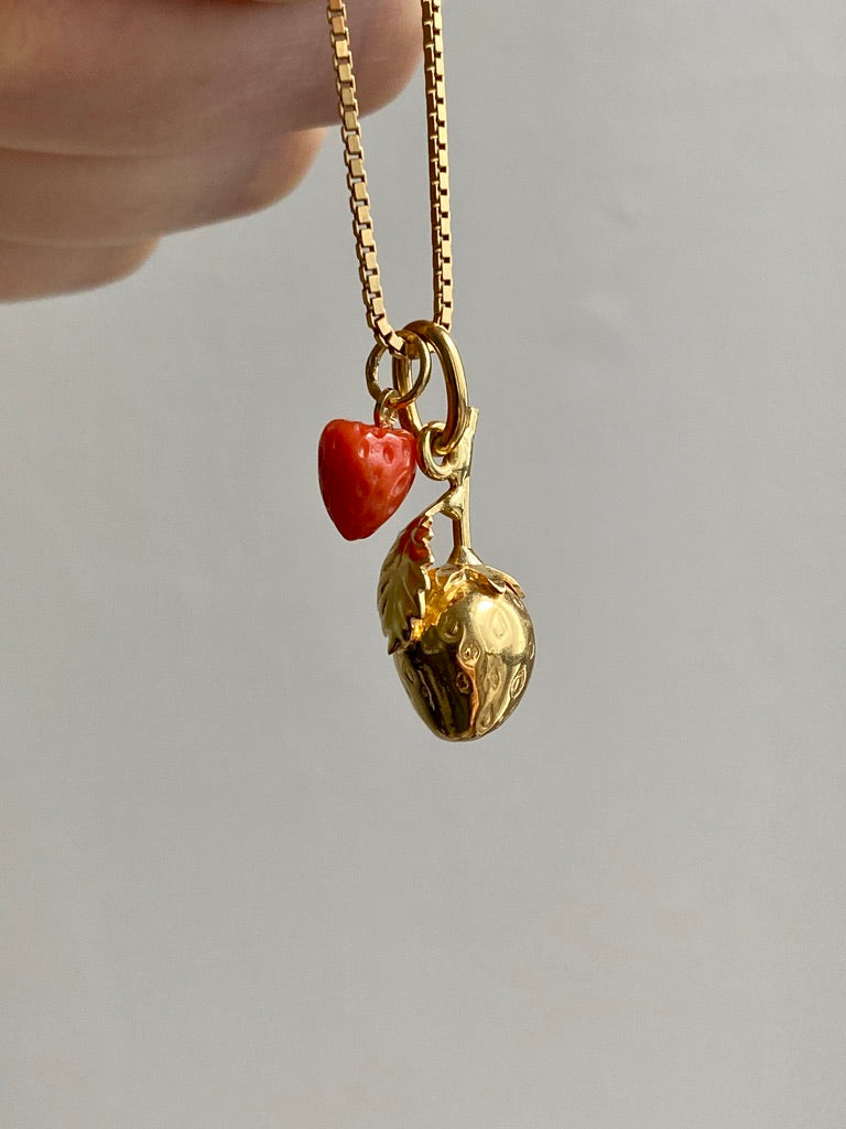 18k Gold Vintage Charm or Pendant - Strawberry