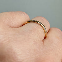 Vintage 1984 Swedish gold band ring with 3 starburst set diamonds - 18k gold - size 6.5