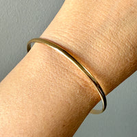 Vintage 18k Gold Circular Solid Bangle Bracelet – 8.6 Inch Interior Circumference