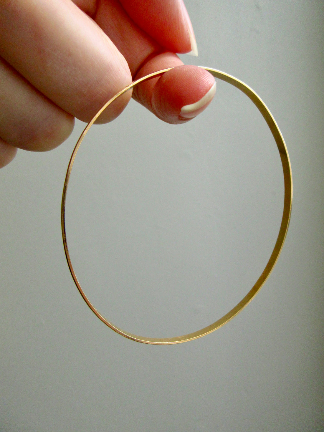 Vintage 18k Gold Faceted Bangle Bracelet Elongated Diamond Pattern – 8.5 Inch Interior Circumference