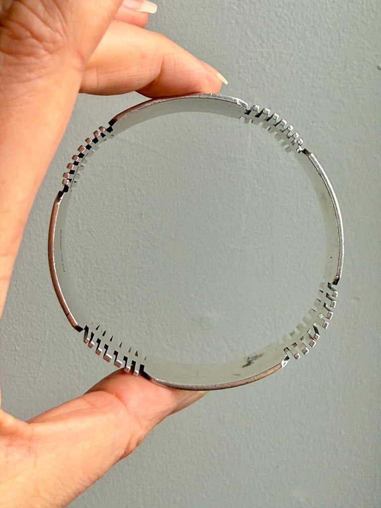 1967 Isaac Cohen signed Bangle Bracelet in Sterling Silver – 8.1 inch interior circumference