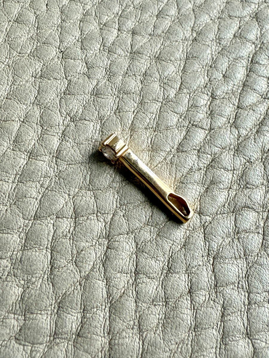 Vintage 18k gold linear diamond pendant