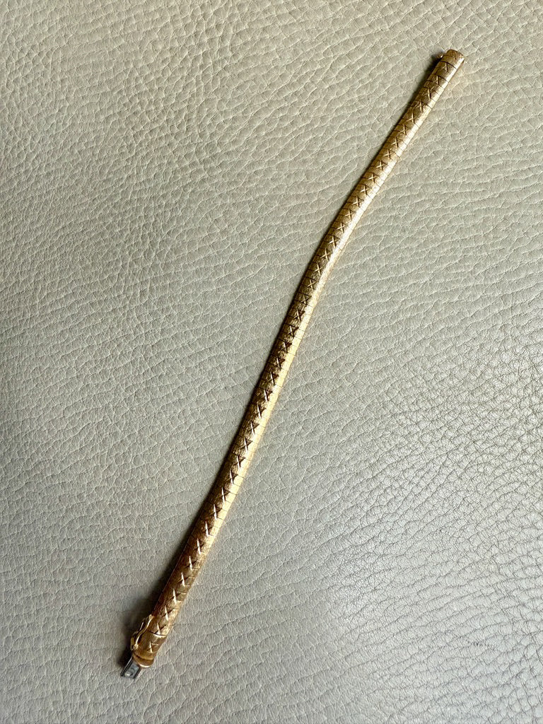 Vintage 18k Gold Snakey Omega Link Bracelet with Hand Scribed Stars - 7.5 inch length