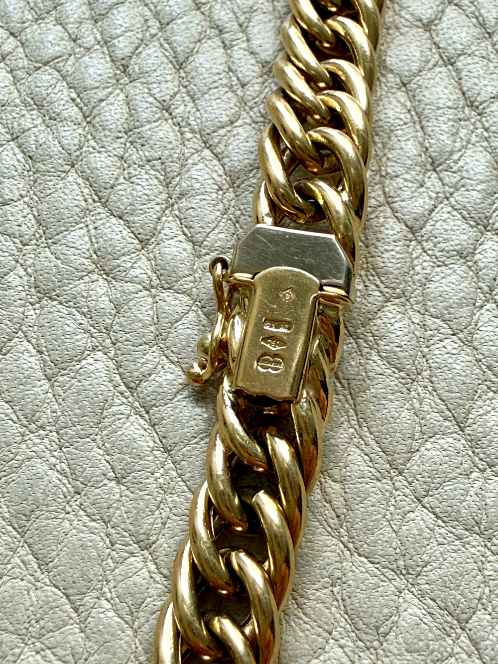 FAB! Chubby 49g Graduated Vintage UnoAErre Curb Link Necklace 18k Gold – 18 Inch Length
