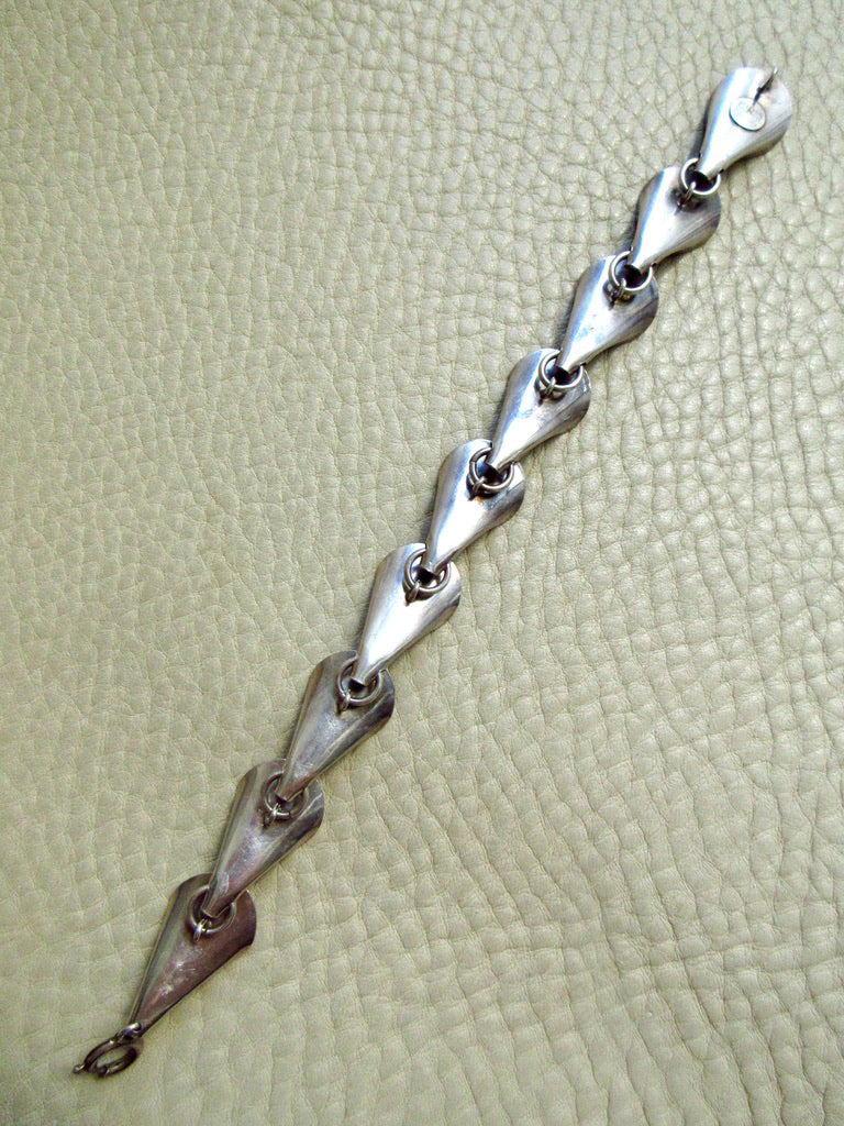 Vintage Norwegian Silver and White Enamel Shell Link Bracelet – 7.75 Inch Length