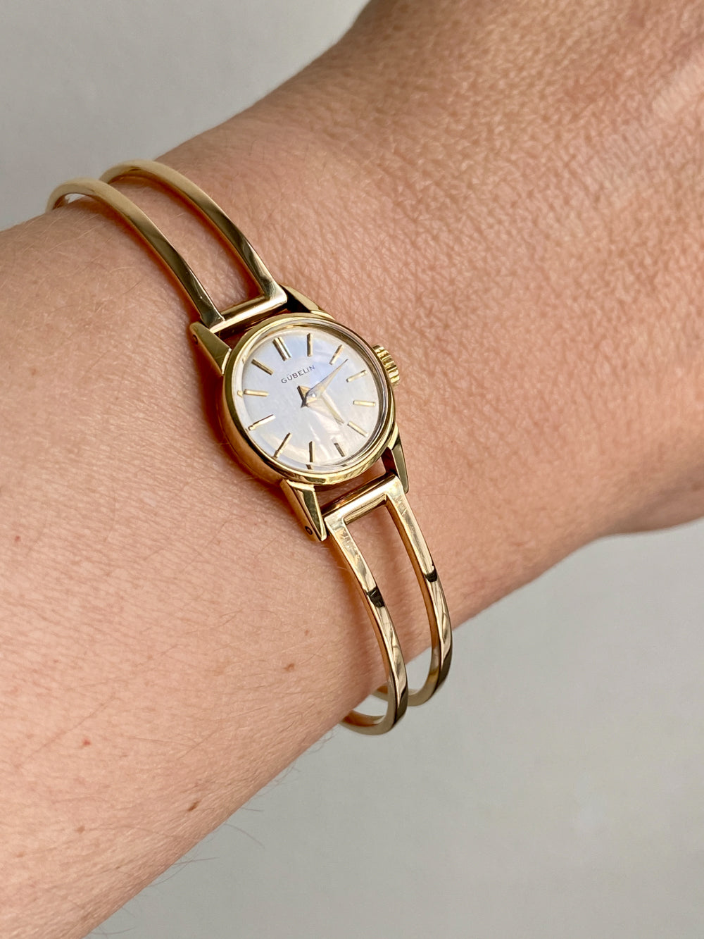 Vintage Ladies Gubelin Watch in 18k gold with bracelet band by Rey Urban 1960 - 6.25 inch interior