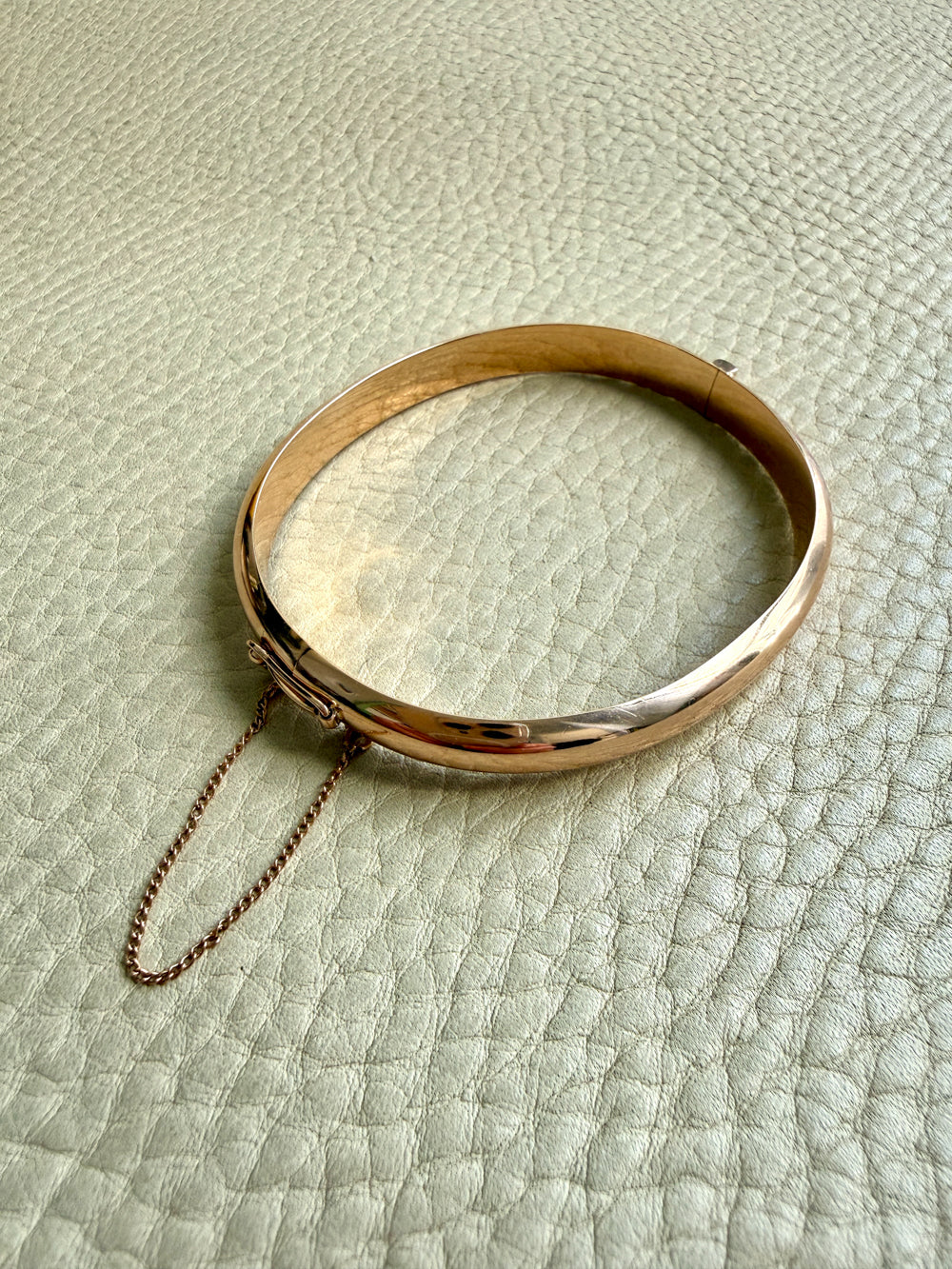 1962 Vintage Finnish 14k Gold Hinged Bangle Bracelet – 7 Inch Interior Circumference