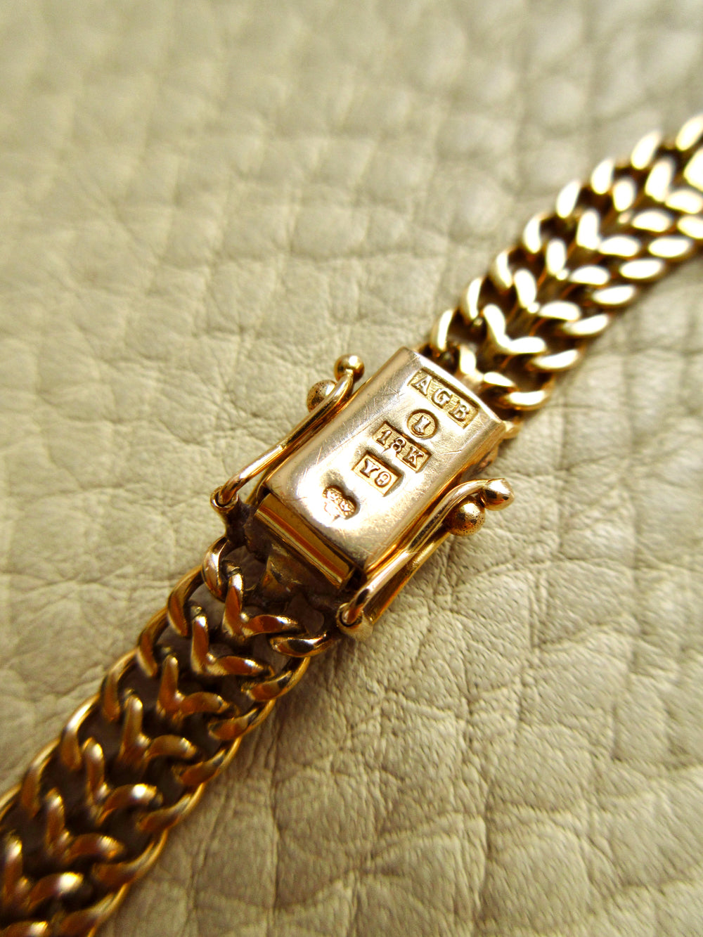 1973 Swedish Vintage Herringbone Link Bracelet 18k Gold – 7.5 Inch Length