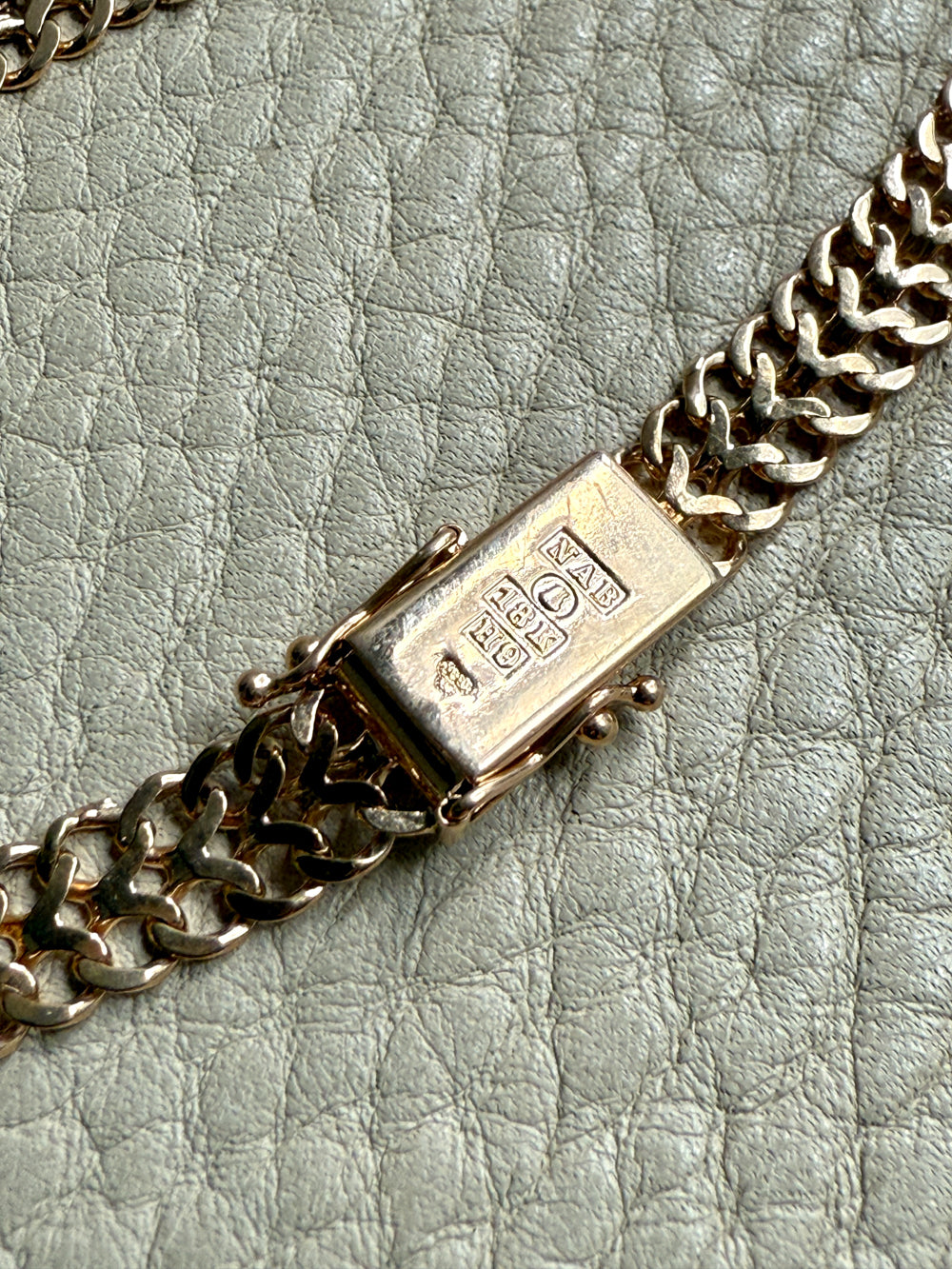 1958 Vintage Scandinavian Herringbone Link Bracelet in 18k gold - 7.6 inch length