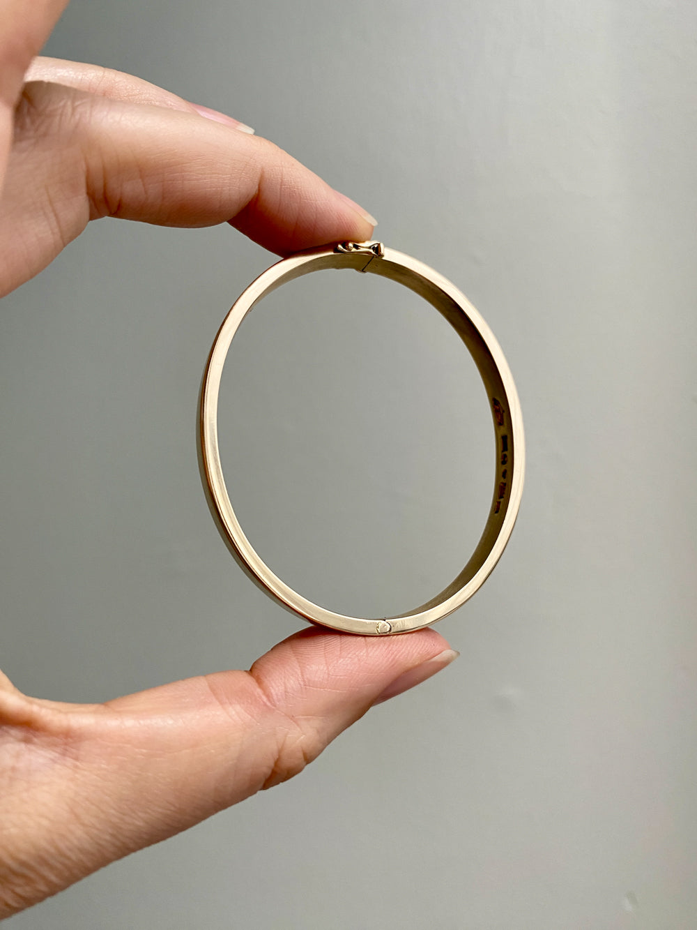 1940s era Modernist Swedish 18k Gold Hinged Bangle - maker Stigbert - 6.8 inch