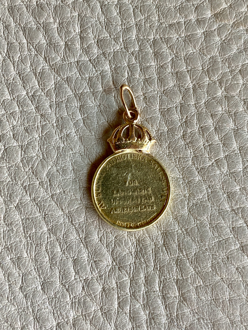 18k gold Swedish medal for “Zealous and Devoted Service of the Realm” pendant