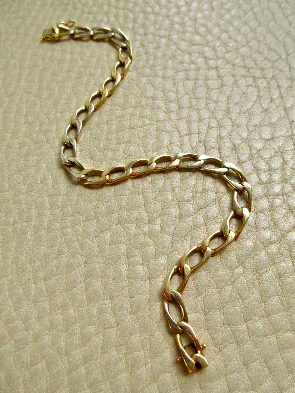 Vintage Geometric Open Curb Link Bracelet 18k Gold – 7.1 Inch Length