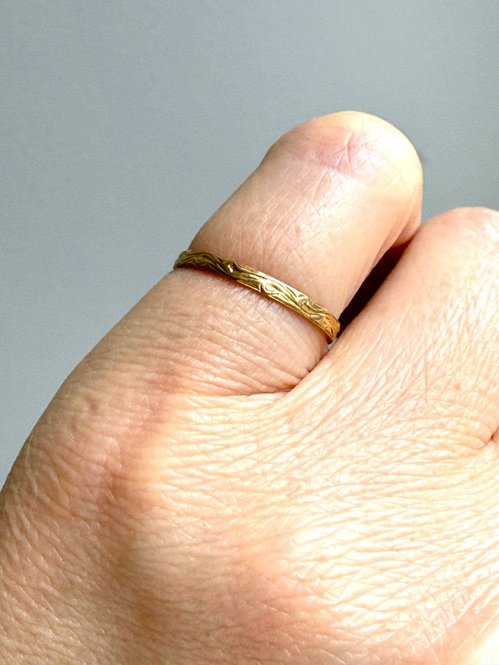 Antique Swirl Pattern 18k gold ring - Size 6.5