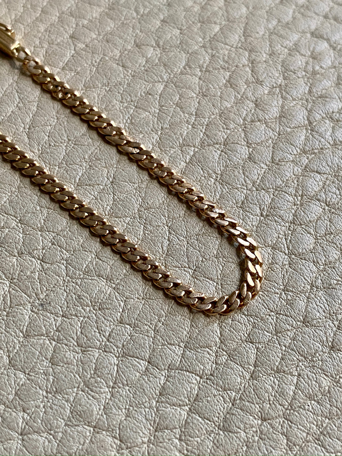 Vintage 18k gold curb bracelet - 7.5 inch length