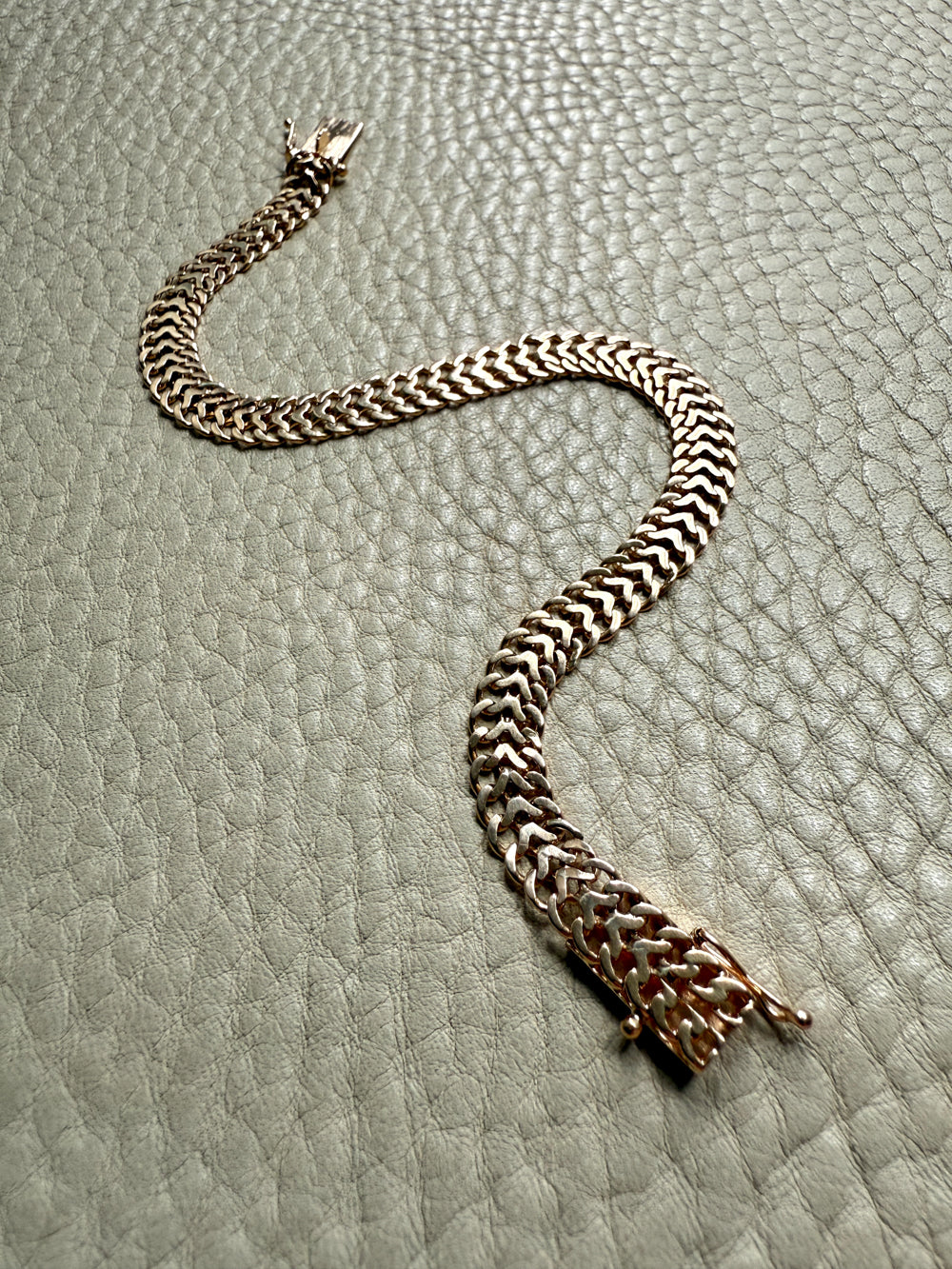 1958 Vintage Scandinavian Herringbone Link Bracelet in 18k gold - 7.6 inch length