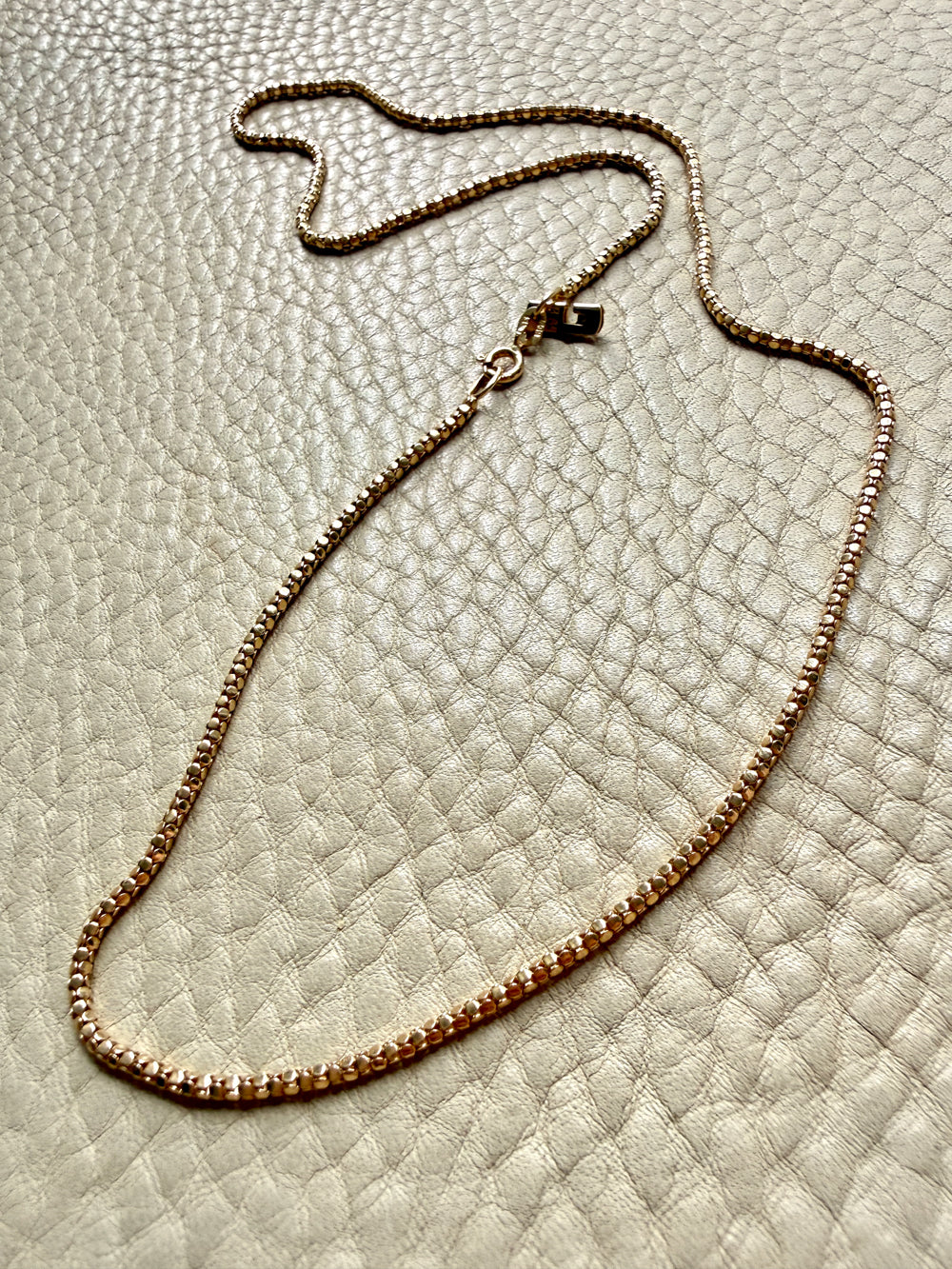 14k Gold Round Honeycomb Link Necklace with Charm Holder– 19.5 Inches