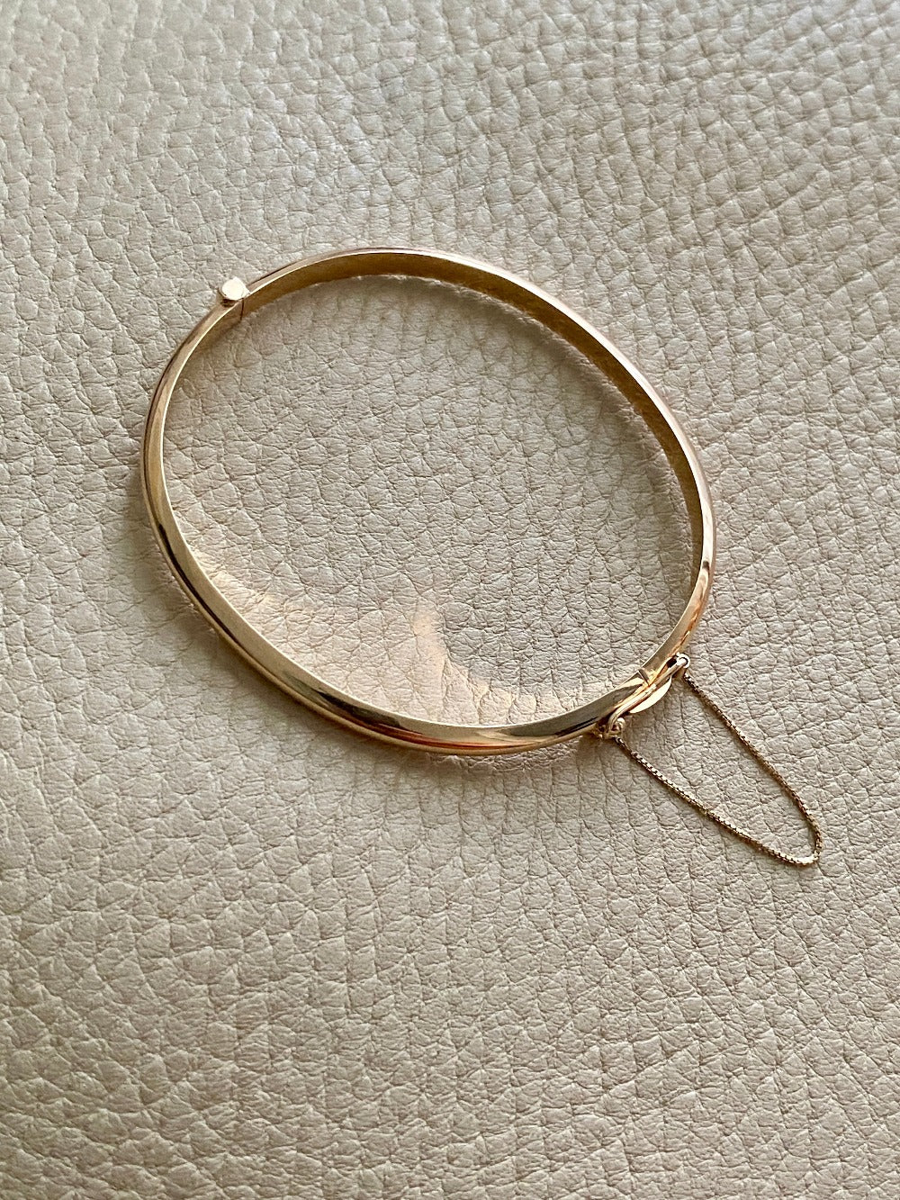 Immaculate! 1994 Finnish vintage 14k gold hinged bangle bracelet