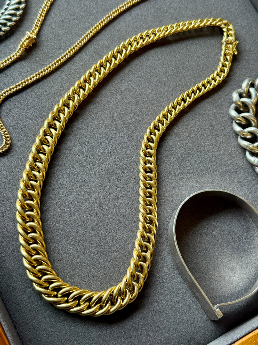FAB! Chubby 49g Graduated Vintage UnoAErre Curb Link Necklace 18k Gold – 18 Inch Length