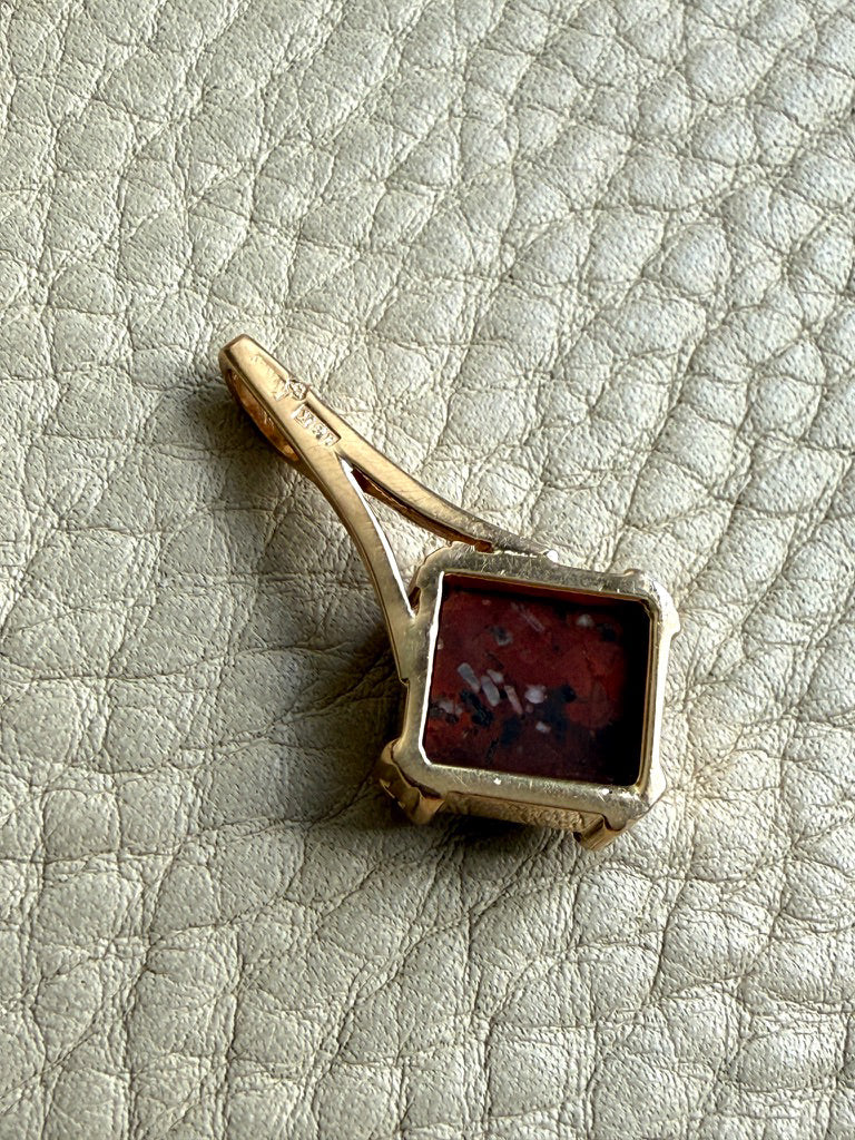 18k Yellow Gold Pendant with Älvdalen Porphyry Cabochon - 1.1 inch length