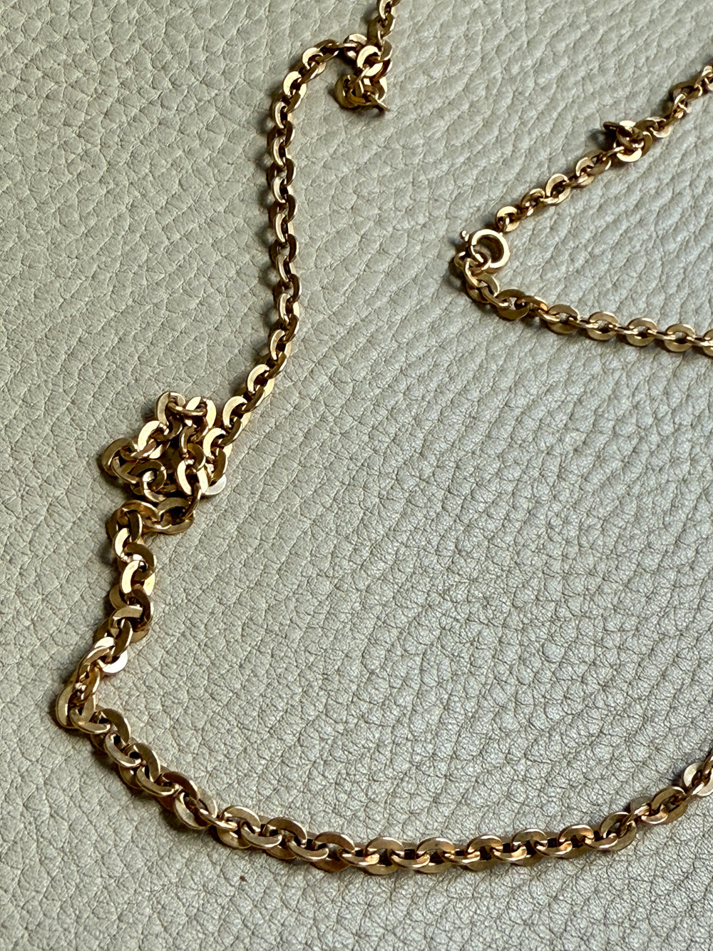 Italian Midcentury era Vintage Flat Oval link long chain in 18k gold - 32.3 inch length