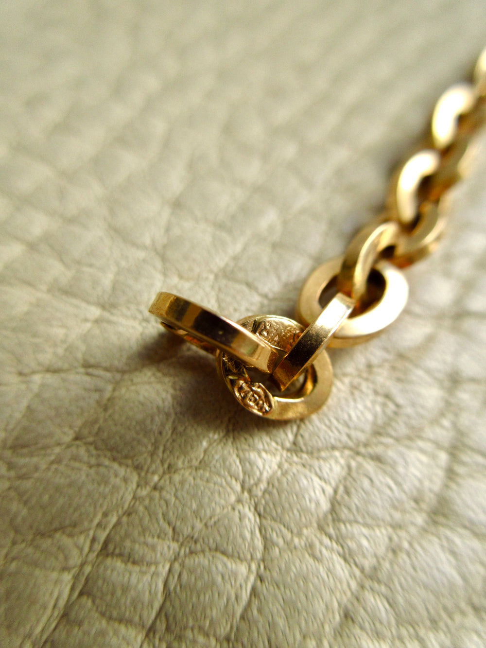 1950s era Italian Vintage 18k Gold Hollow-form Oval Link Bracelet – 7.6 Inch Length