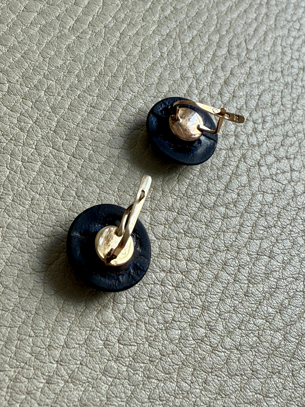 Excellent! 18k Gold set with Black Jet Vintage early 20th Century era Dome Earrings