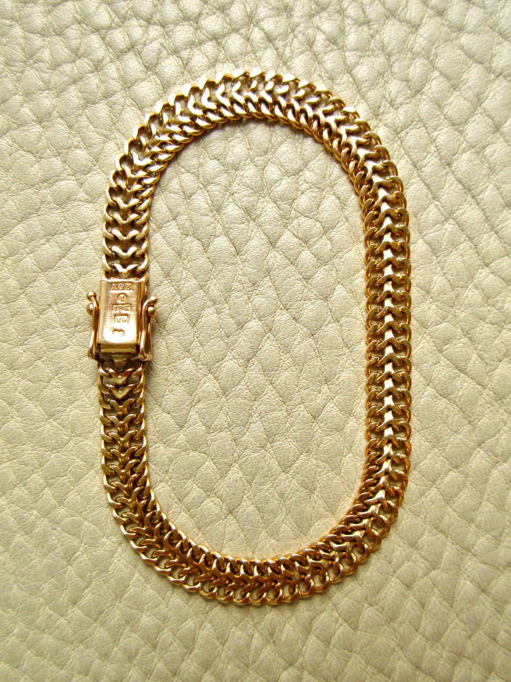 1973 Swedish Vintage Herringbone Link Bracelet 18k Gold – 7.5 Inch Length