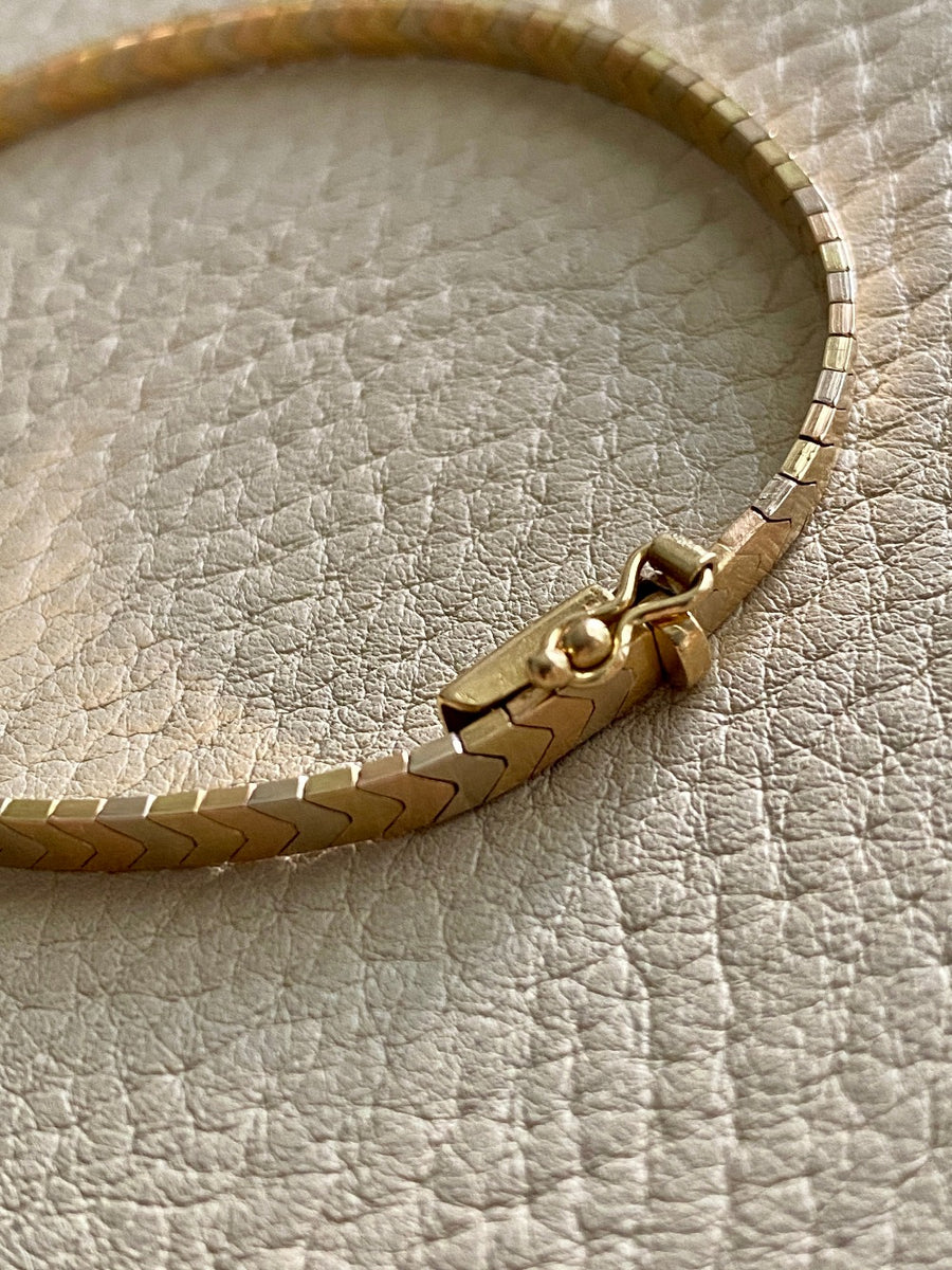 SLEEK! 18k gold tri-color vintage chevron pattern bracelet - 7 inch length