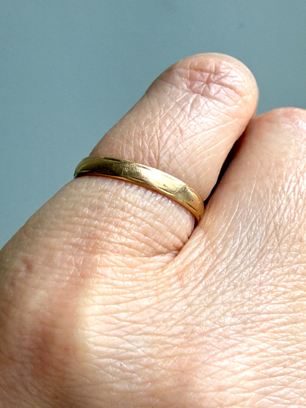 1996 Dashed Line 18k Gold Wedding Band by BÖS - Size 6.5