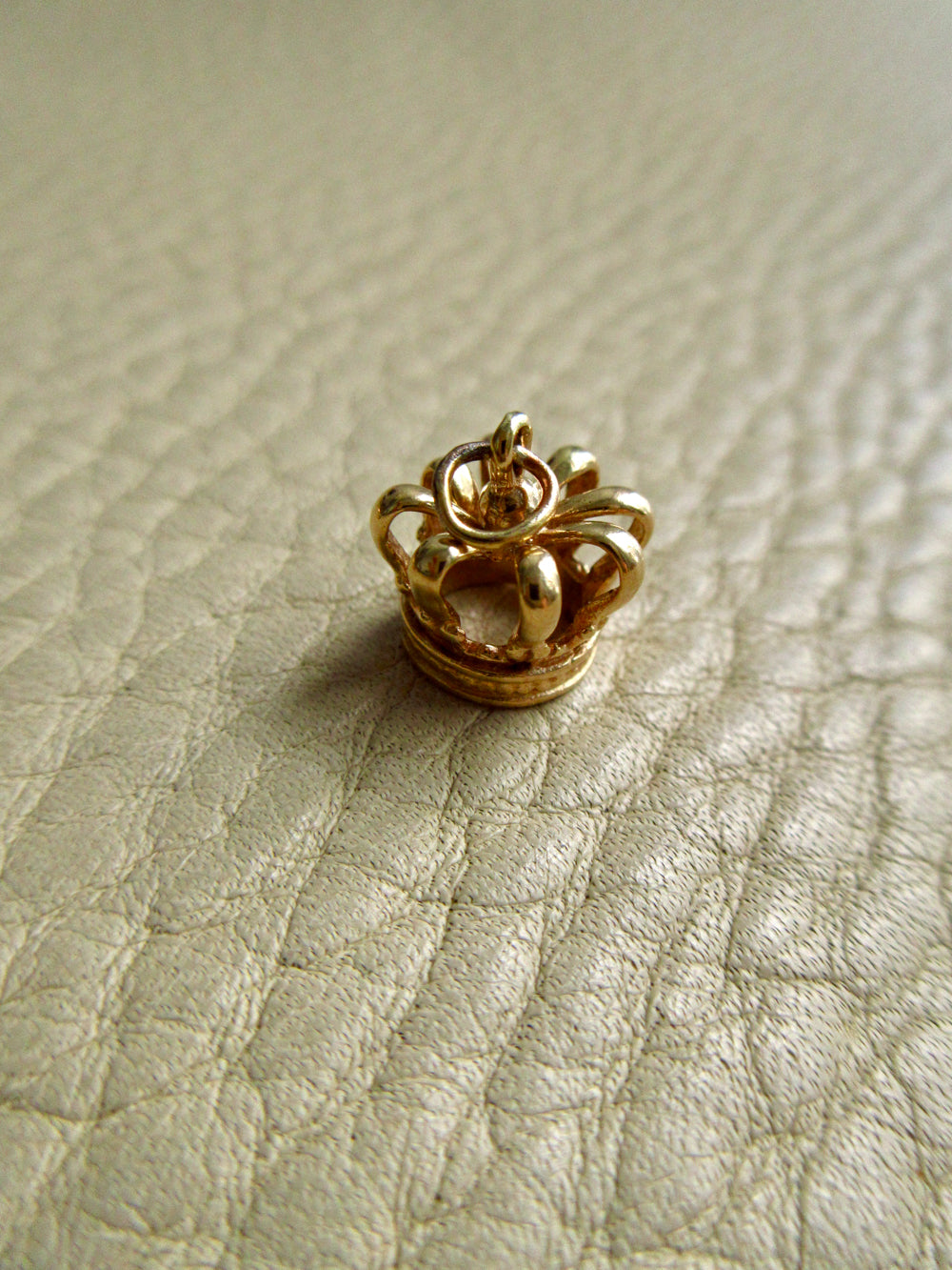 Vintage 14k Gold Crown Charm Pendant– 0.6 inch drop
