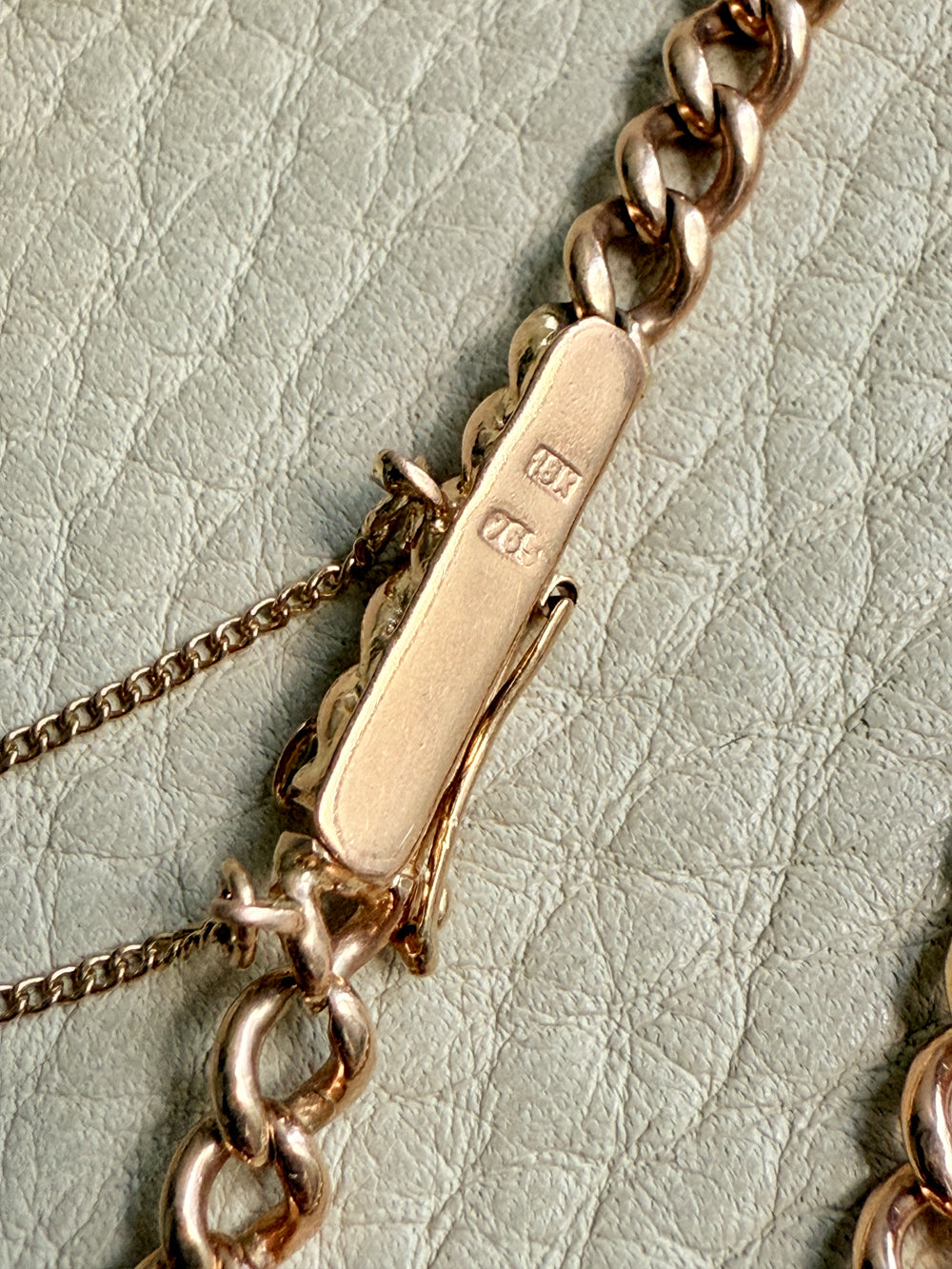 Circa 1900 Chubby Curb Link Bracelet in 18k rosy gold - 7 inch length