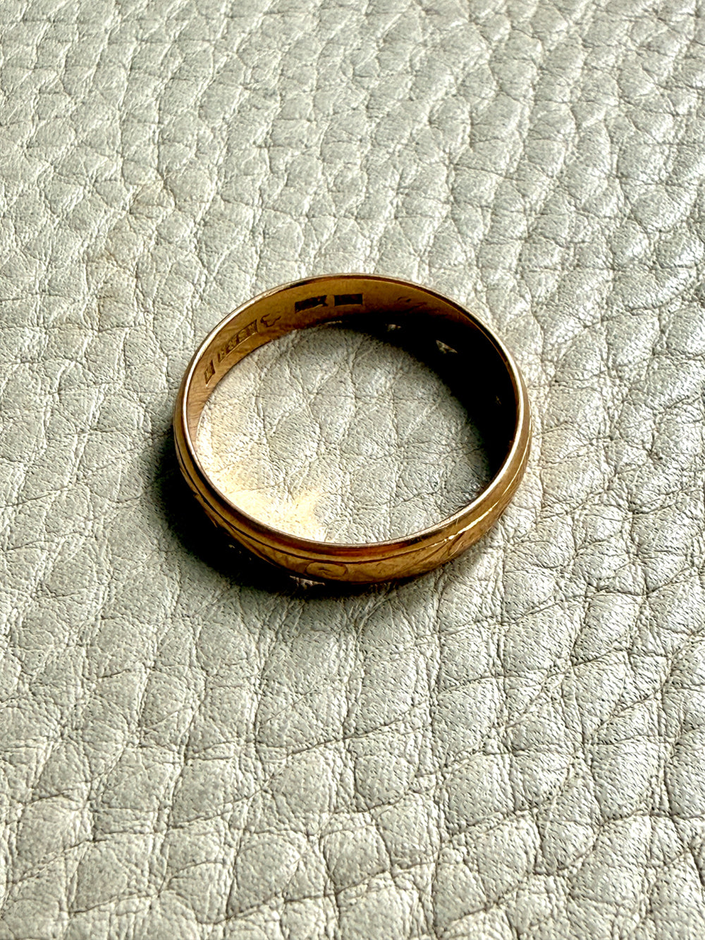 1882 Swedish Antique 18k Gold Engraved Curls Band Ring – Size 10
