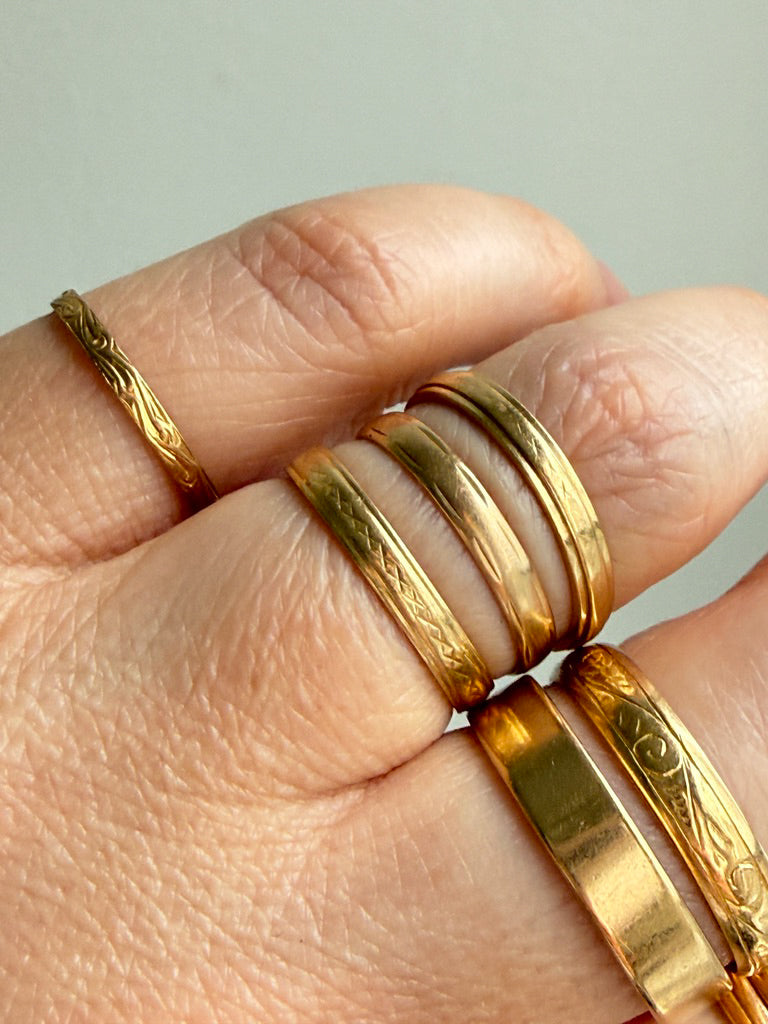 1985 Vintage Diamond Pattern 18k Gold Band - Size 7
