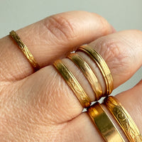 1985 Vintage Diamond Pattern 18k Gold Band - Size 7