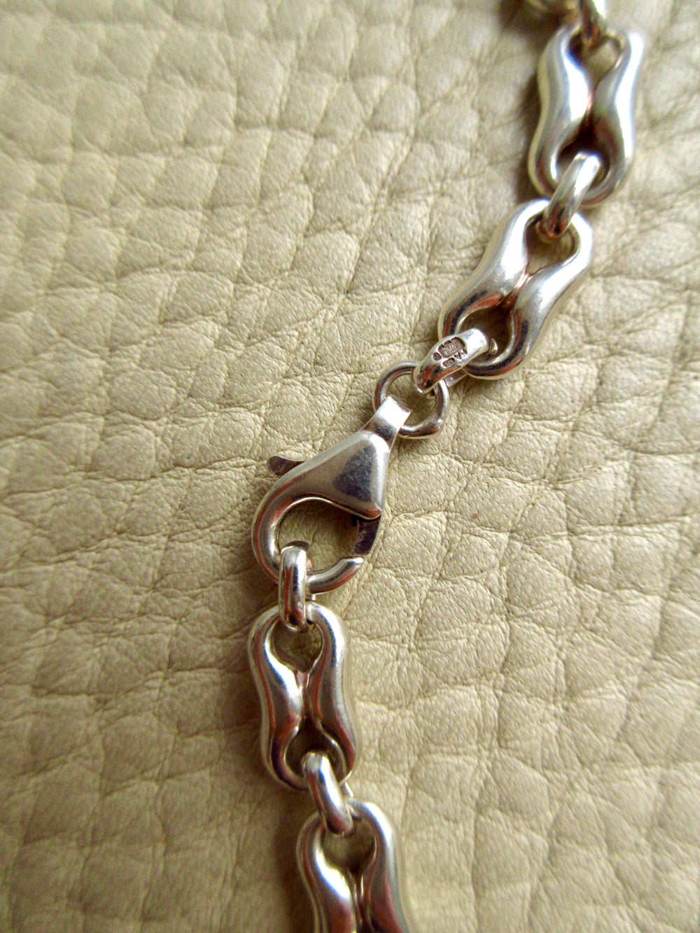 Vintage UK Sterling Silver Puffy Figure-8 Link Necklace 36g – 18 Inch Length