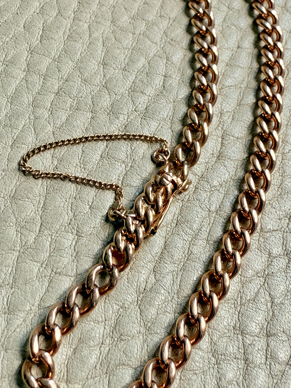 Circa 1900 Chubby Curb Link Bracelet in 18k rosy gold - 7 inch length