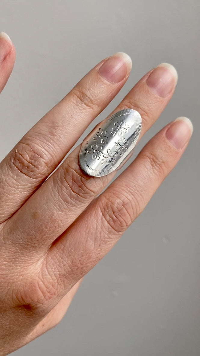 1955 Rare vintage sterling silver large face sewing ring - floral etching - Size 5