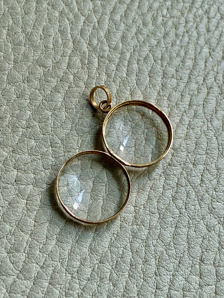 ‘Pool of Light’ Antique Locket in 18k Gold - Victorian era 1830-1854 - Signed pendant