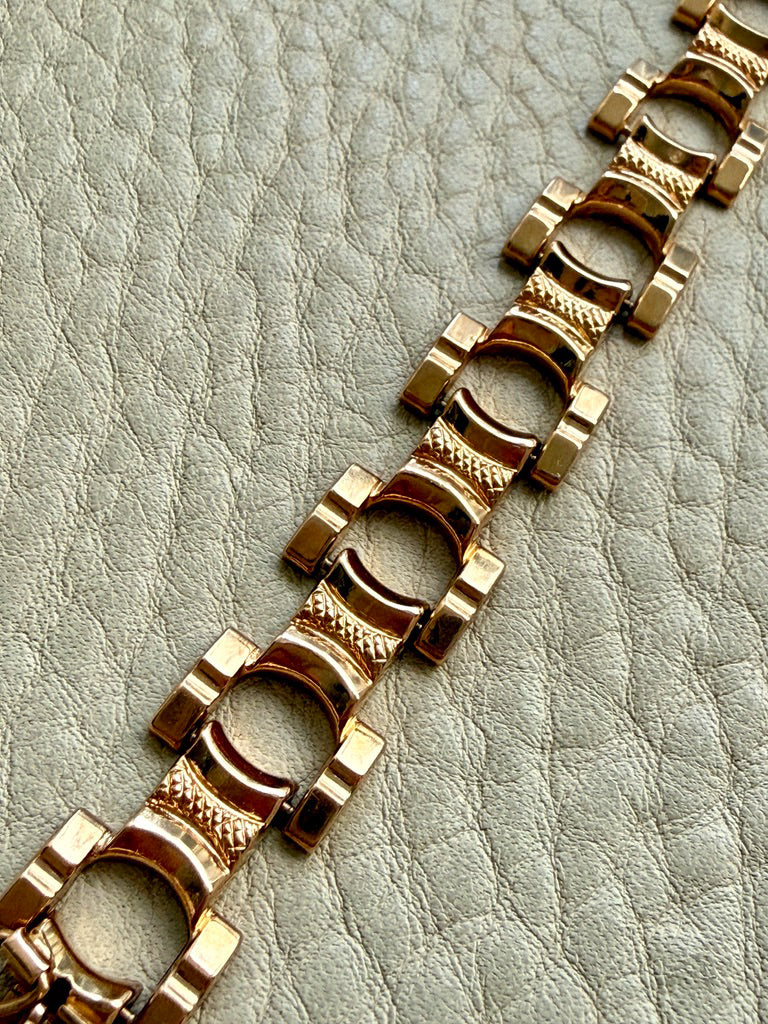 1960s Vintage Italian Dimensional Link Bracelet 18k Gold – 7.25 Inch Length