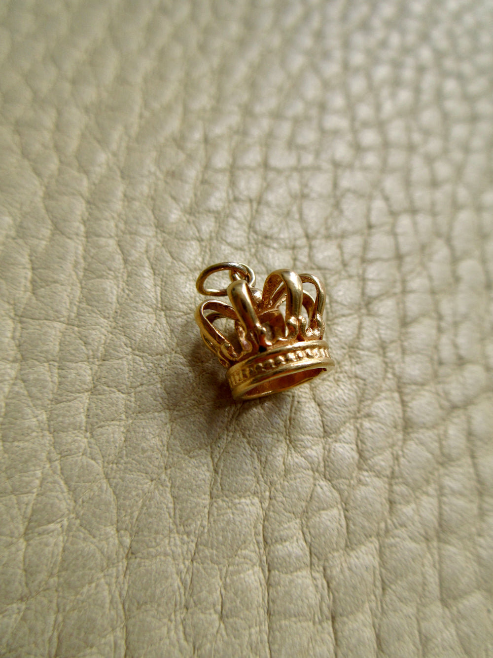 Vintage 14k Gold Crown Charm Pendant– 0.6 inch drop