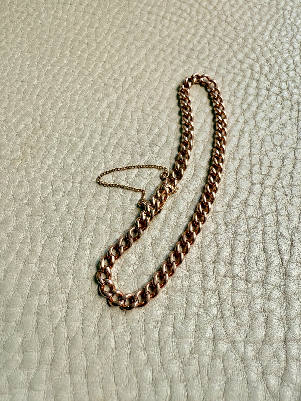 Circa 1900 Chubby Curb Link Bracelet in 18k rosy gold - 7 inch length