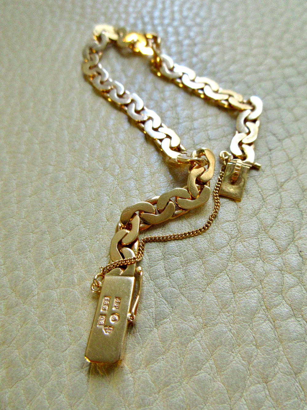 Exquisite 1940 Swedish Vintage Virola Link Bracelet 18k Gold – 7.5 Inch Length