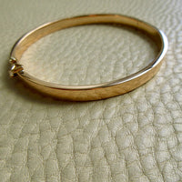1950s era 18k Gold Hinged Bangle Bracelet – 7.25 Inch Interior Circumference